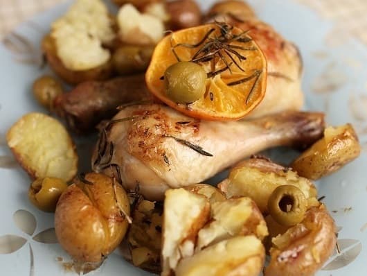 Рецепт блюда "Средиземноморская курица, запечённая с картофелем"